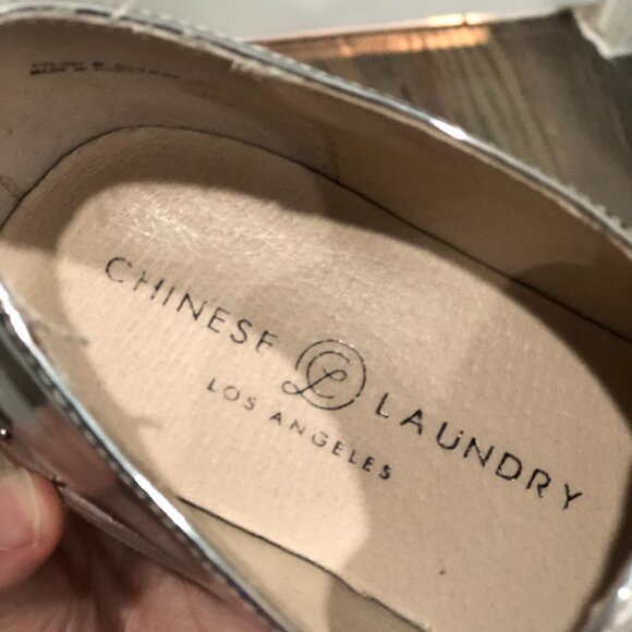 Chinese Laundry - Shiny Silver Platform Loafer Shoes - Size 8.5M - Picture 5 of 5